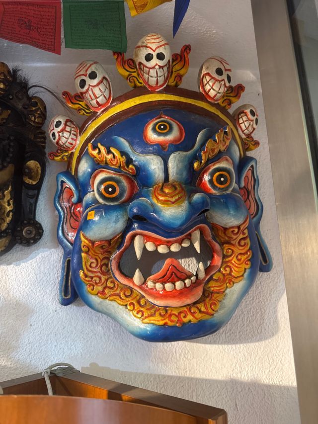 Máscara Mahakala: madera tallada