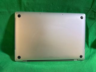 Vendo carcasa pantalla y batería de MacBook Pro A2141 16”
