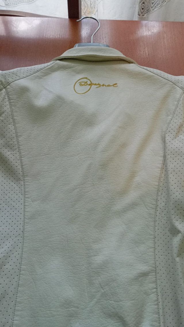 Cazadora Desigual blanca