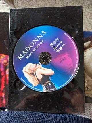 Madonna Music In Review - DVD + Libro