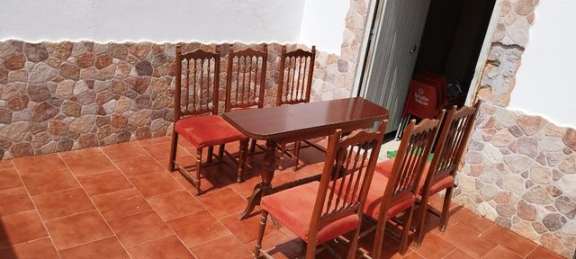 Mesa de comedor con seis sillas