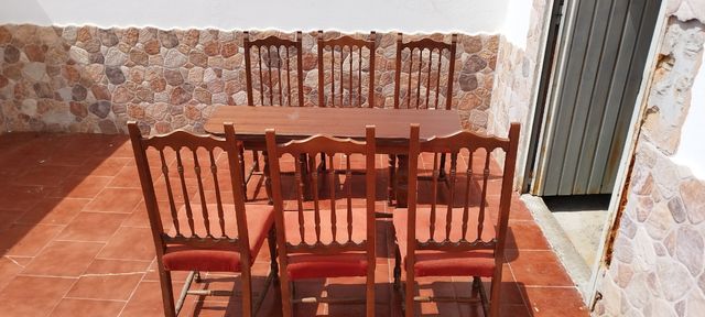 Mesa de comedor con seis sillas