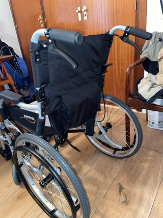 Silla de ruedas Karma plegable TOTALMENTE NUEVA 