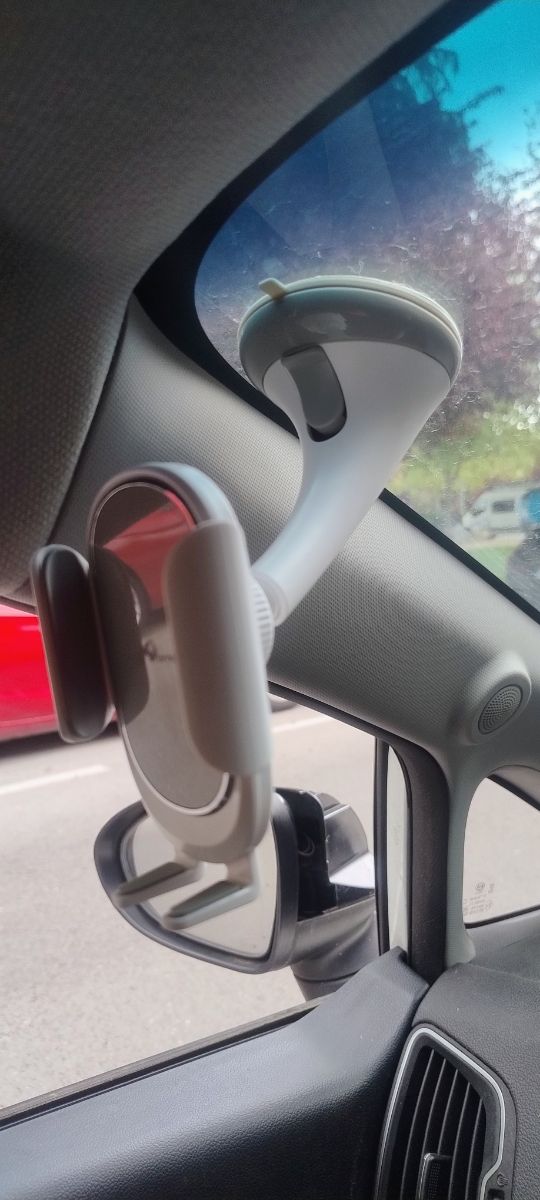 Supporto per cellulare per l'auto