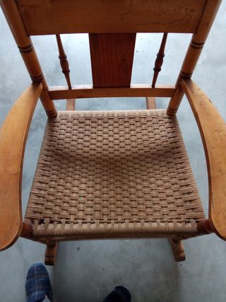 Mecedora antigua de madera