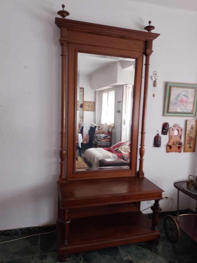 Mueble de entrada con espejo