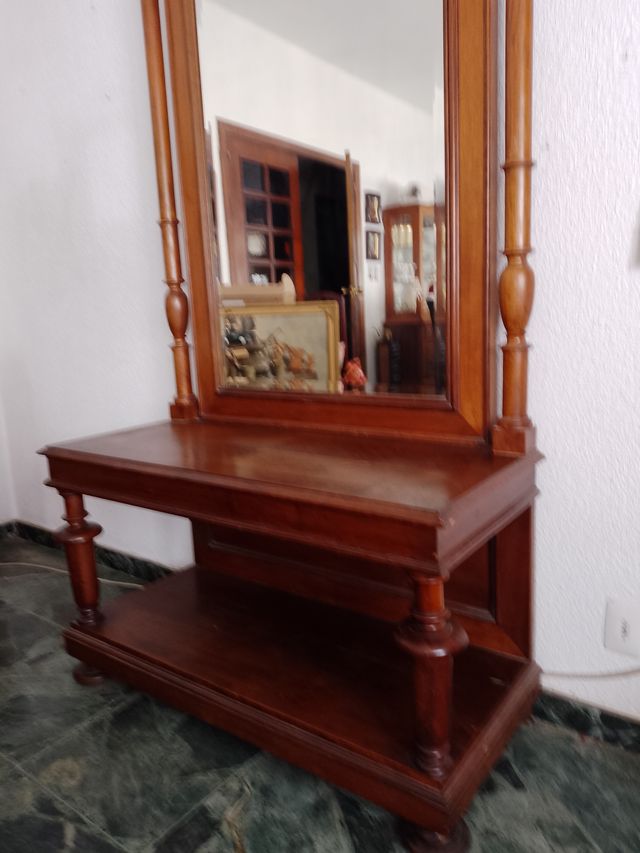 Mueble de entrada con espejo