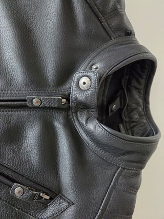 CHAQUETA MOTO CUERO MARCA REV'IT! TALLA "50"