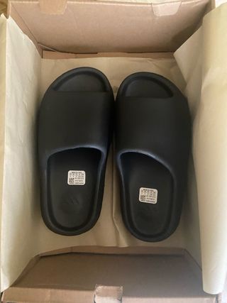 Yeezy Slides Onyx Talla 37