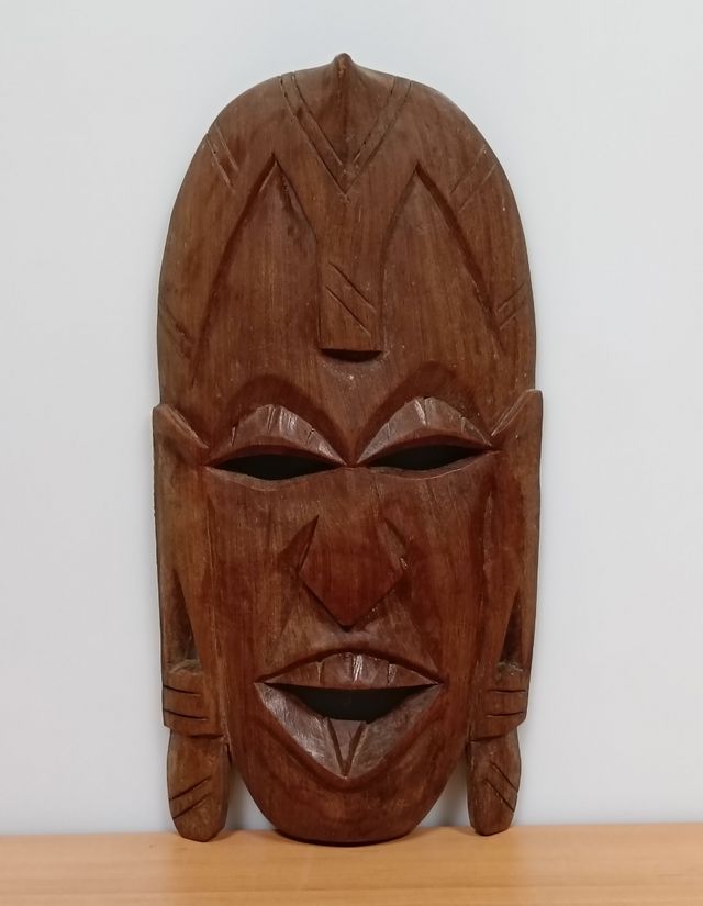 Máscara tribal africana de madera para colgar