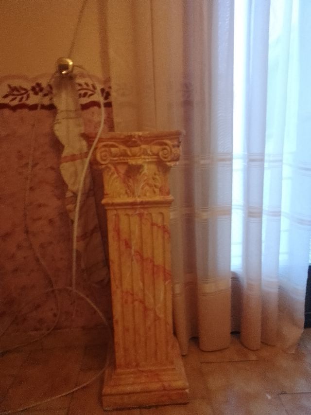 Columna decorativa estilo clásico