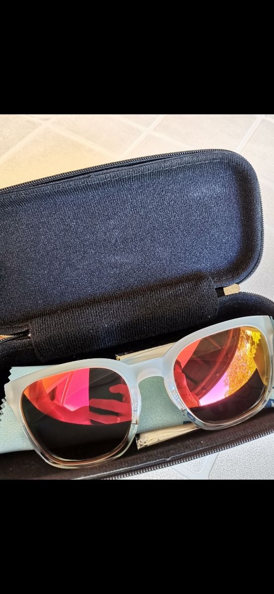 Occhiali sole bianchi rossi