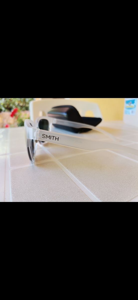 Occhiali sole bianchi rossi