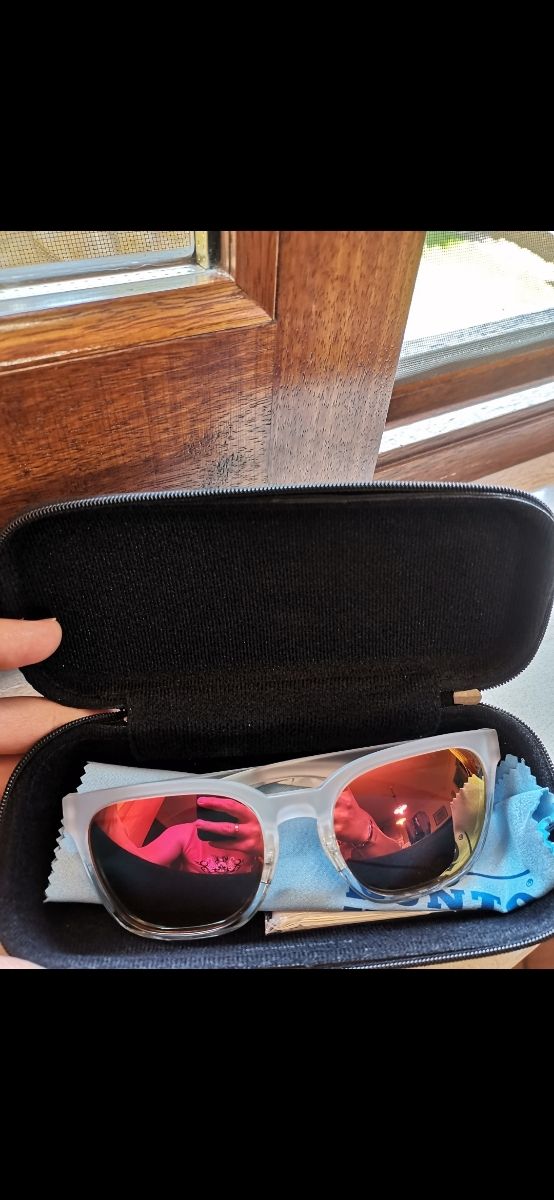 Occhiali sole bianchi rossi