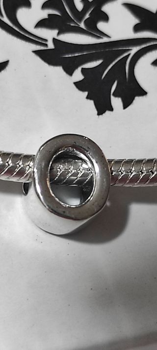 Charm letra O