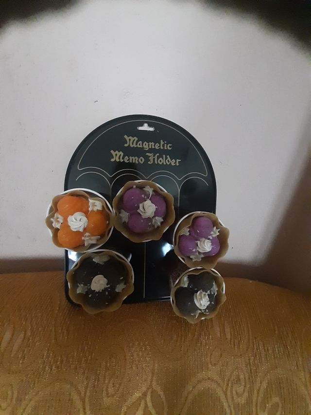 MAGNETIC MEMO HOLDER