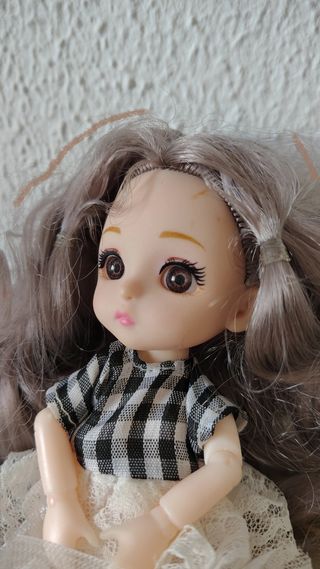 Muñeca de pelo gris - 1 ud.
