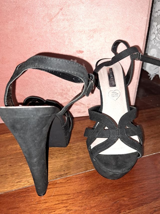 Sandalias de tacón.