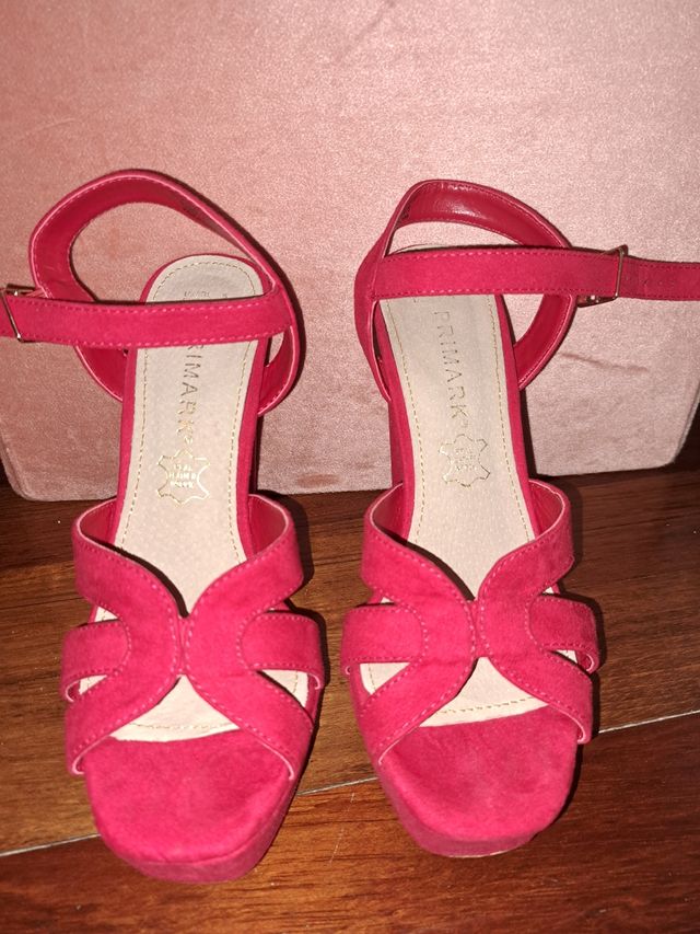 Sandalias de tacón.