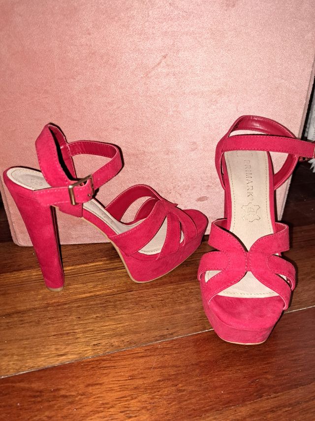 Sandalias de tacón.