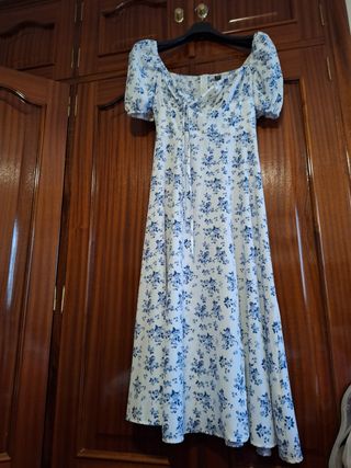Vestido floral azul y blanco