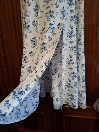 Vestido floral azul y blanco