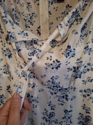 Vestido floral azul y blanco