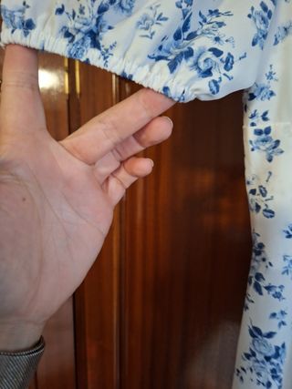 Vestido floral azul y blanco