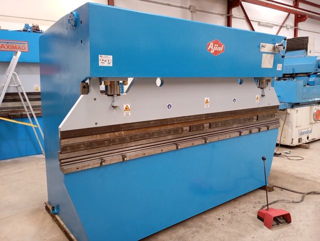 Plegadora hidraulica Ajial 3000 x 65 tn