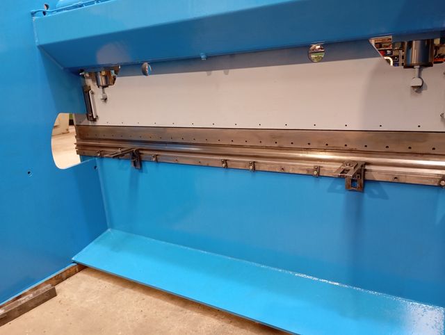 Plegadora hidraulica Ajial 3000 x 65 tn