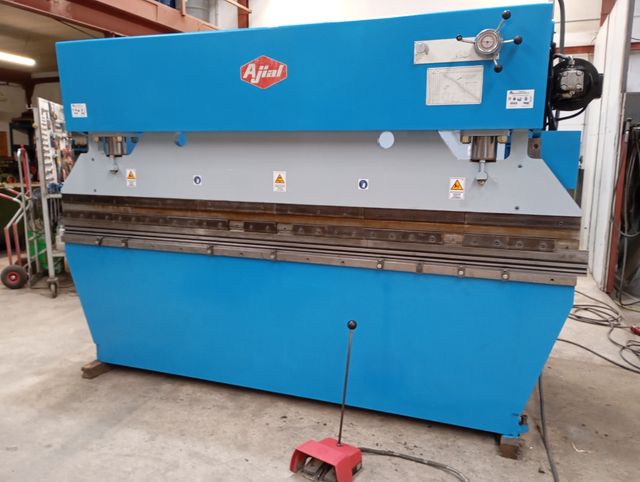 Plegadora hidraulica Ajial 3000 x 65 tn