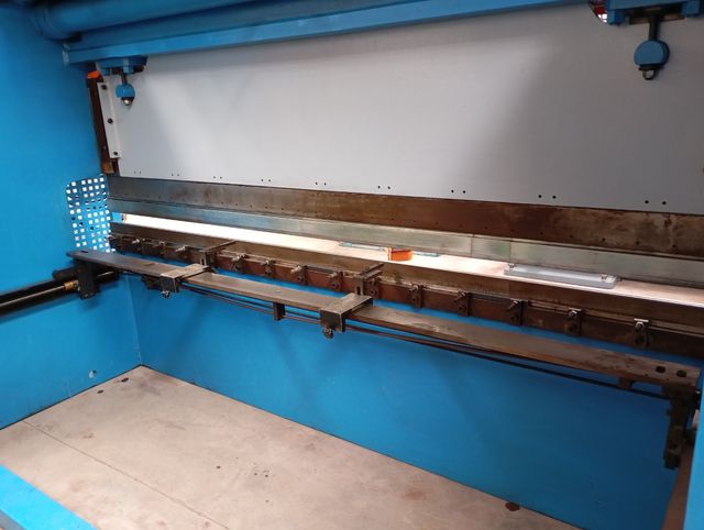 Plegadora hidraulica Ajial 3000 x 90 tn