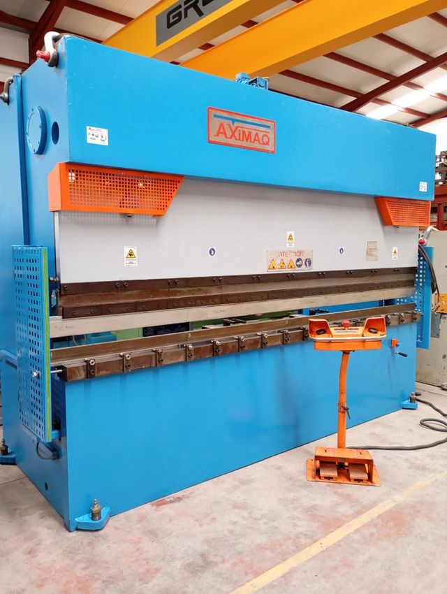 Plegadora hidraulica Ajial 3000 x 90 tn