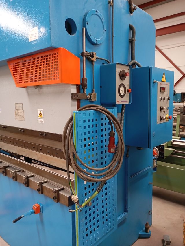 Plegadora hidraulica Ajial 3000 x 90 tn