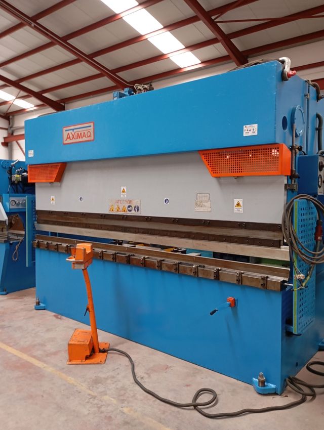 Plegadora hidraulica Ajial 3000 x 90 tn