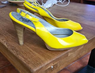 Sandalias amarillas piel - Talla 38.