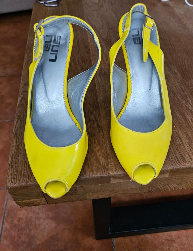 Sandalias amarillas piel - Talla 38.