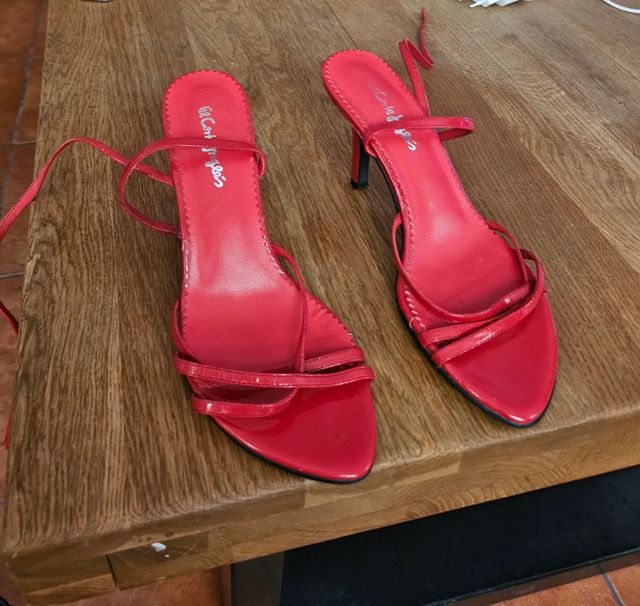 Sandalias rojas tacón El Corte Inglés