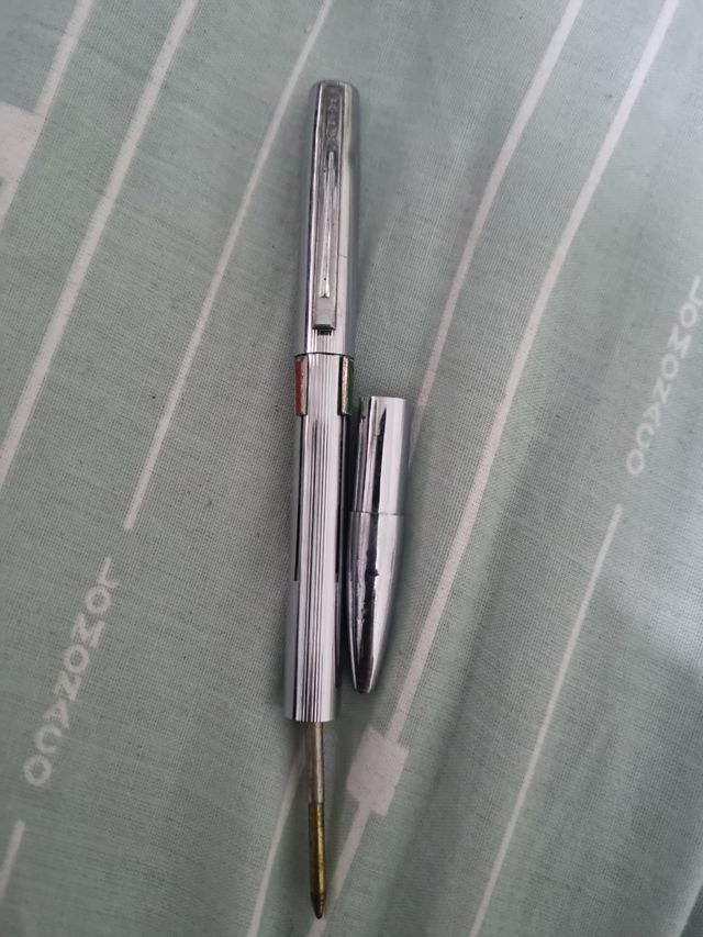 Vendo boligrafo 4 colores