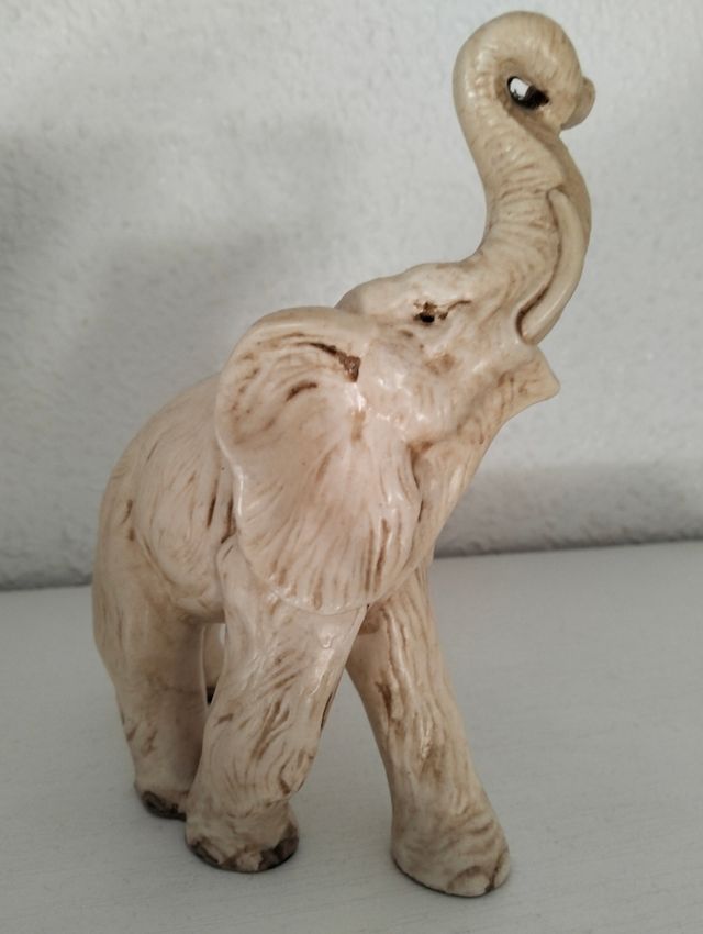 Figura elefante ,son tres.