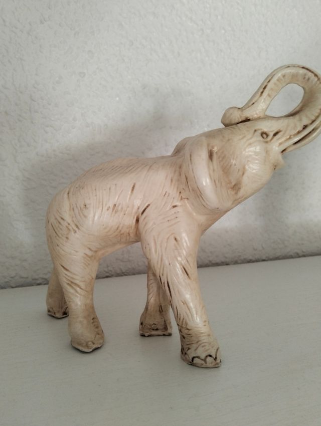 Figura elefante ,son tres.