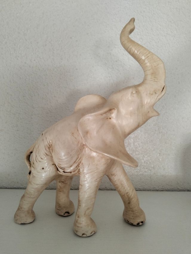 Figura elefante ,son tres.