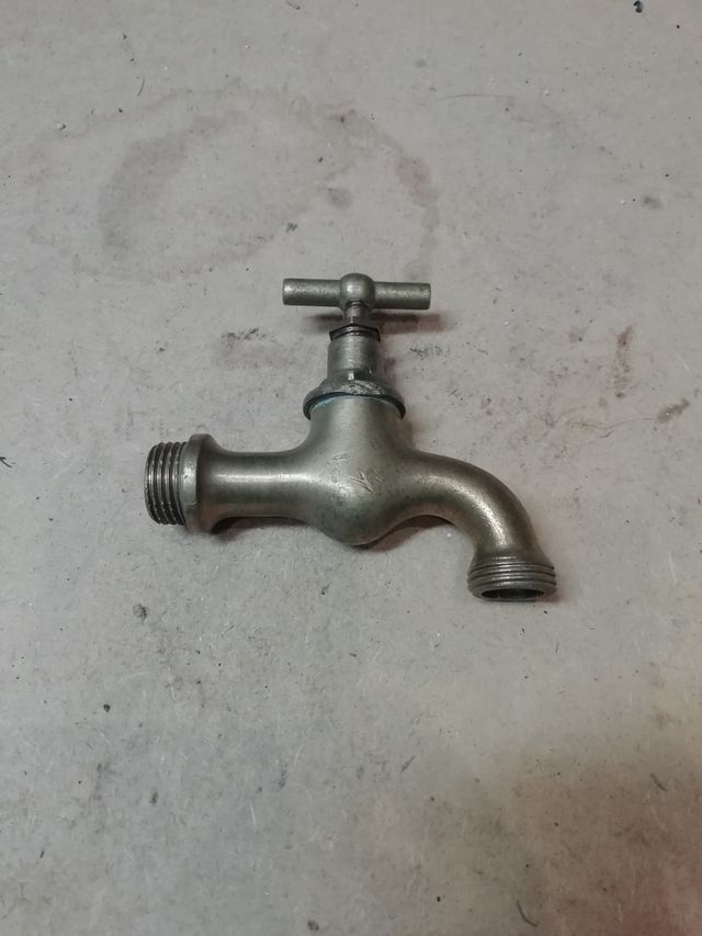 Grifo antiguo de latón