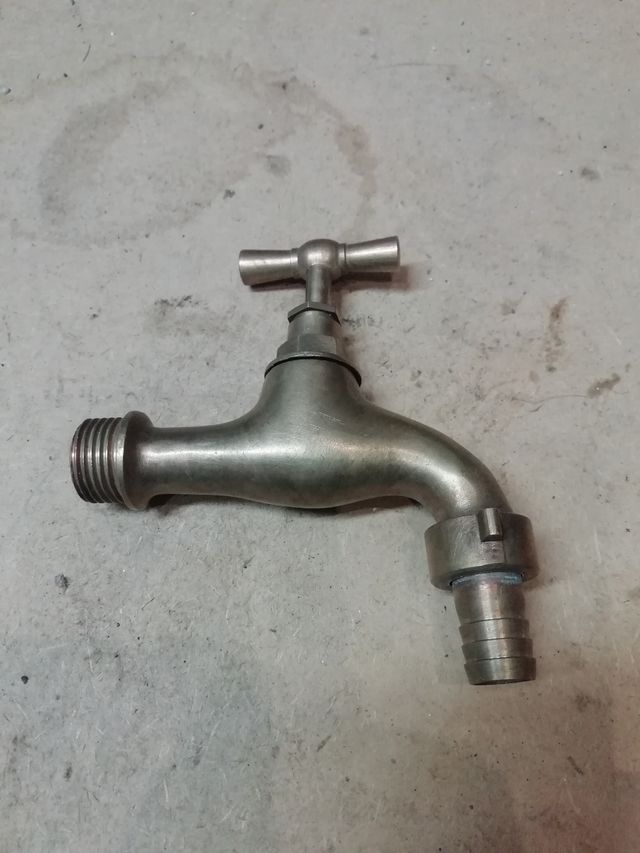 Grifo antiguo de latón