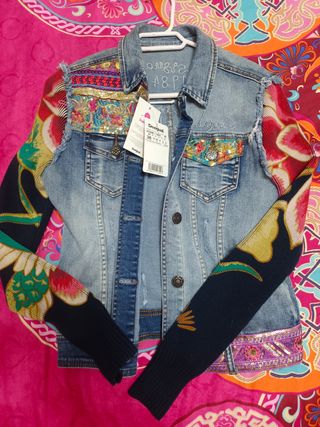 Cazadora vaquera desigual