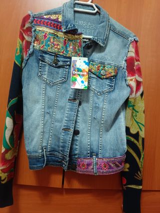 Cazadora vaquera desigual