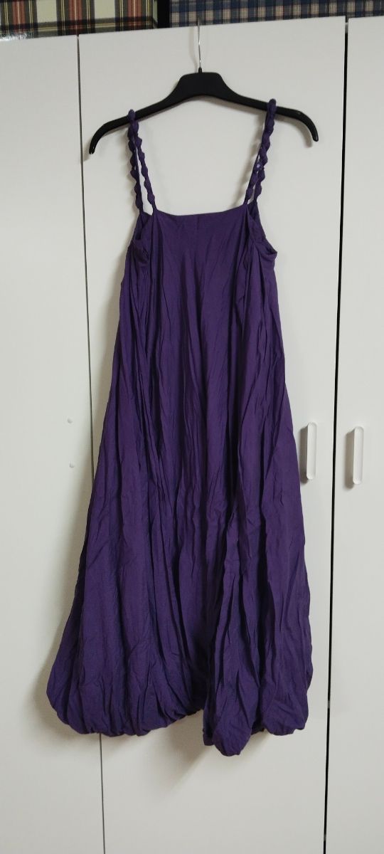 Vestido morado acampanado