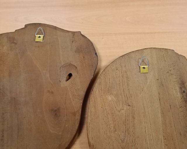 Indios, talla en madera para colgar