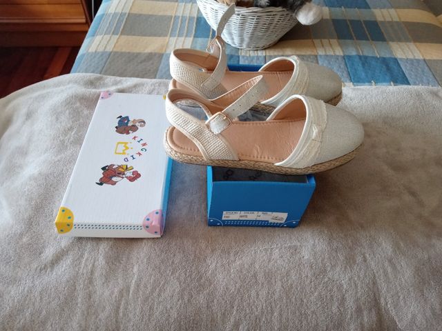 Alpargatas Kingkid niña nº 34 blancas