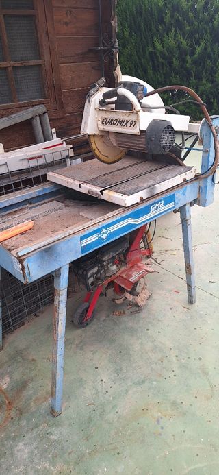 Mesa de corte materiales construccion monofasica